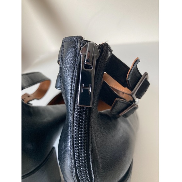 H by Halston Black Leather Regina heels w/ double ankle straps size 6M - Picture 4 of 10